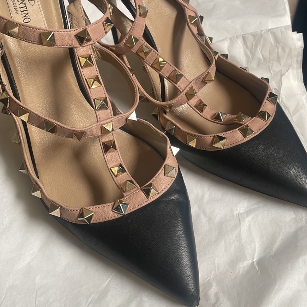 Valentino  Rockstud T-Strap Pointed Toe Pump  size 41